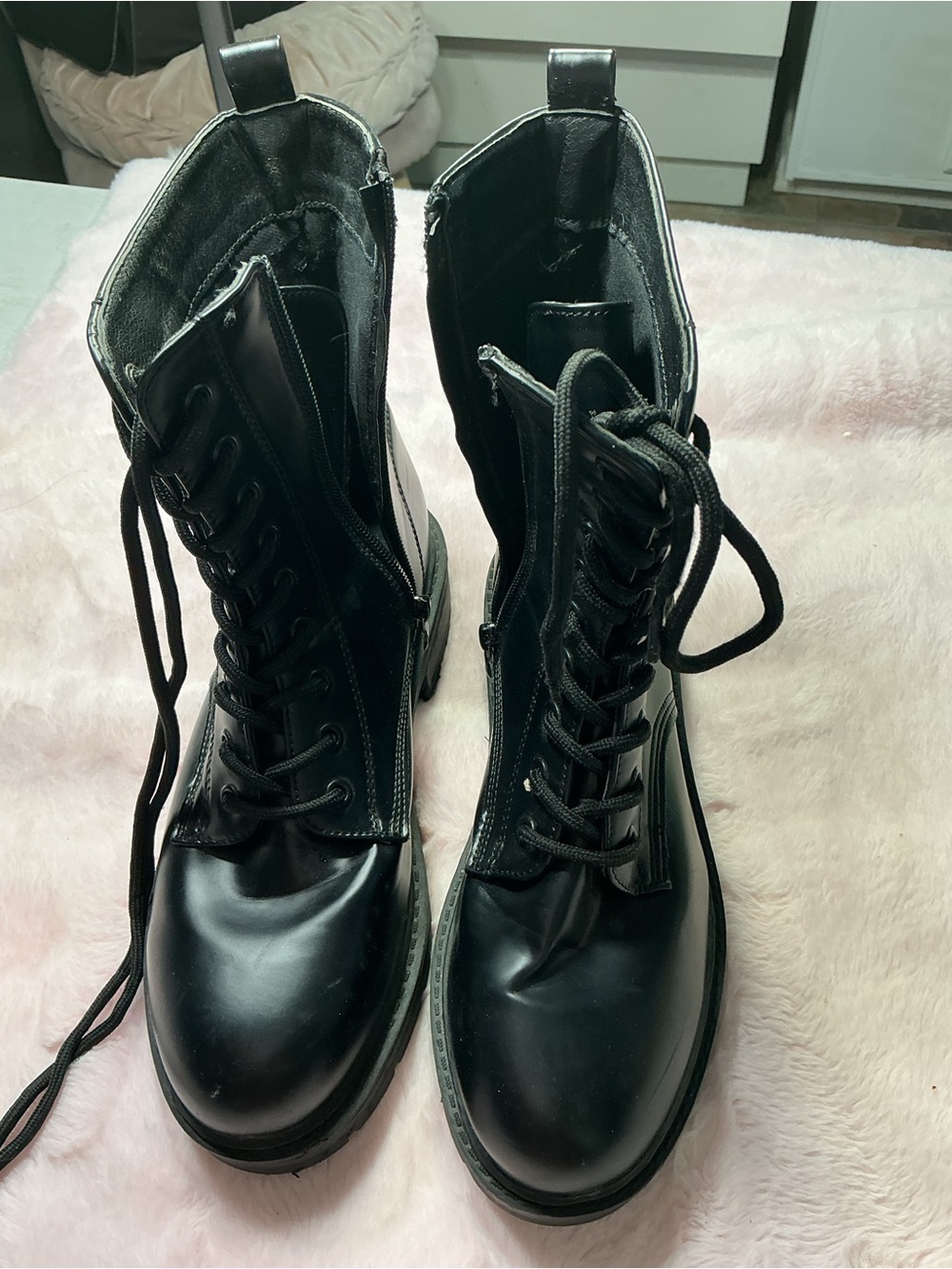 TOP Moda Black Lace-Up Combat Boots with Side Zip b81